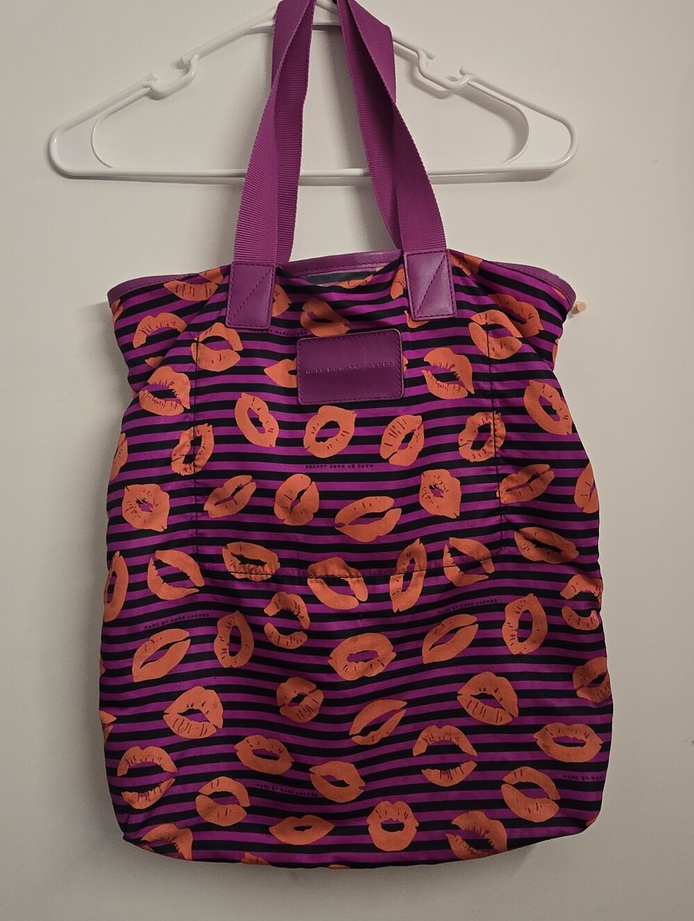 Marc by Marc Jacobs Purple and Orange Lip-Print Stripe Tote